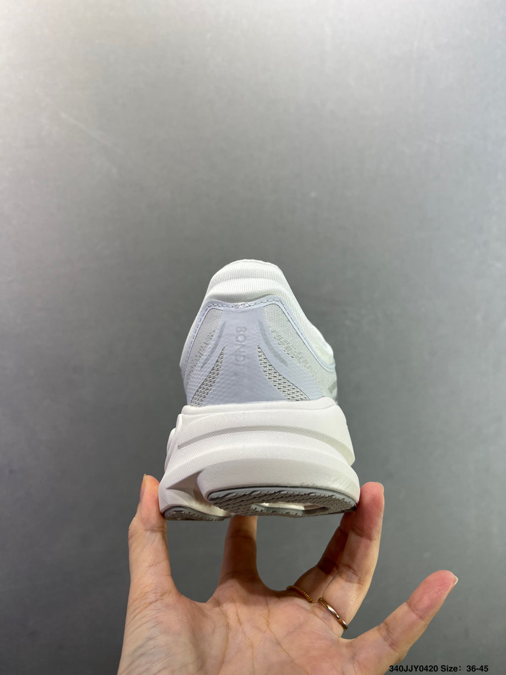 HOKA ONE ONE Bondi 9--1162013-3