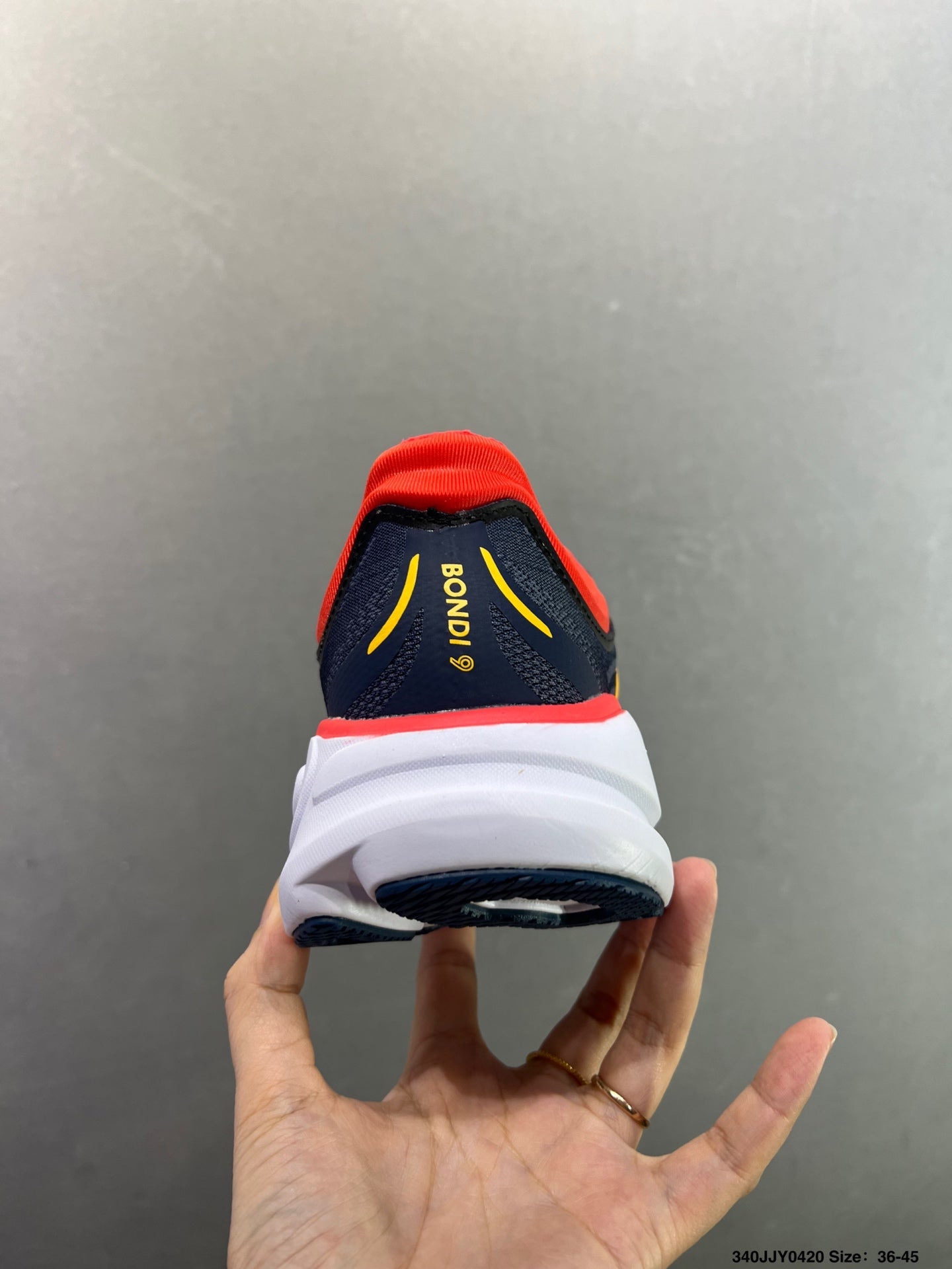 HOKA ONE ONE Bondi 9--1162013-8